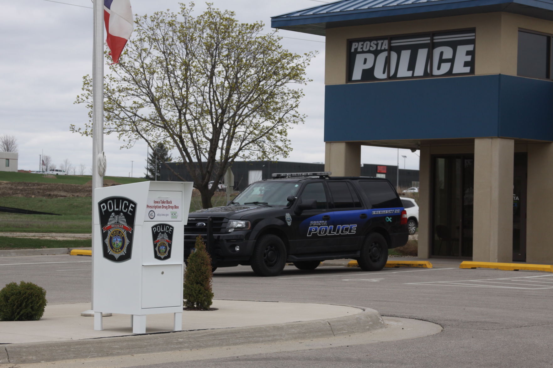Peosta installs prescription drug drop box